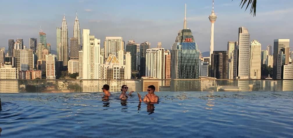 Regalia Suites With Infinity Pool Klcc By Staycation Homes Куала-Лумпур Экстерьер фото
