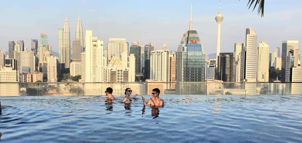 Regalia Suites With Infinity Pool Klcc By Staycation Homes Куала-Лумпур Экстерьер фото
