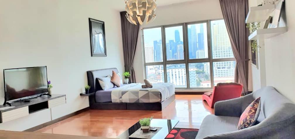 Regalia Suites With Infinity Pool Klcc By Staycation Homes Куала-Лумпур Экстерьер фото